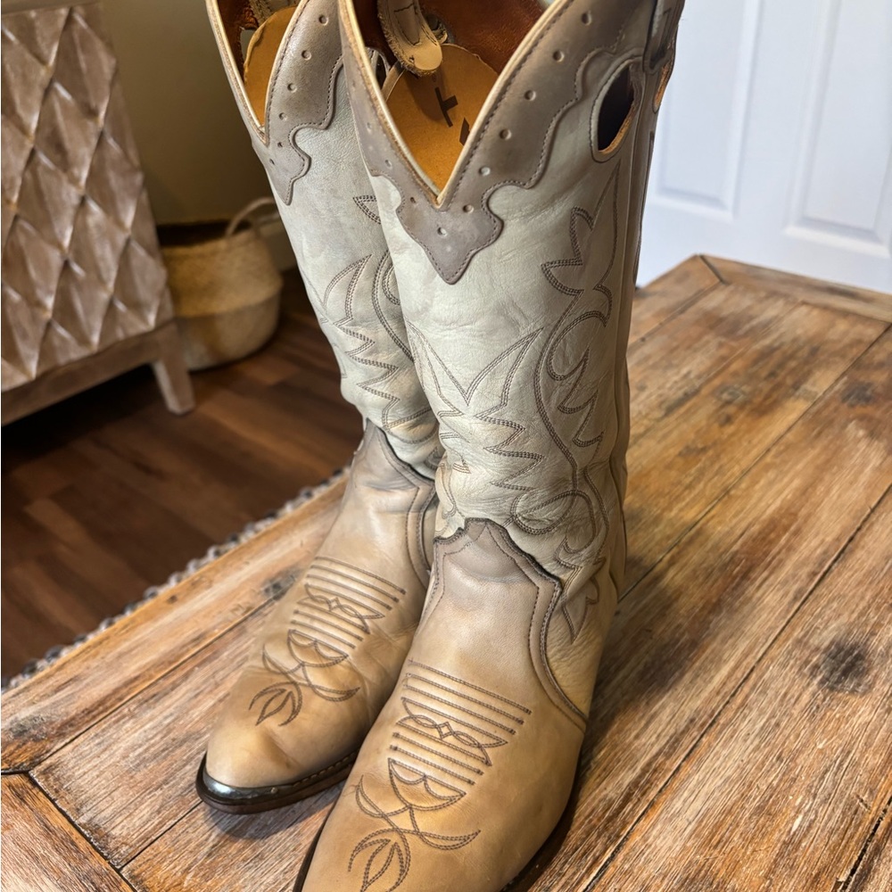 Stylish Tan Heeled Boots